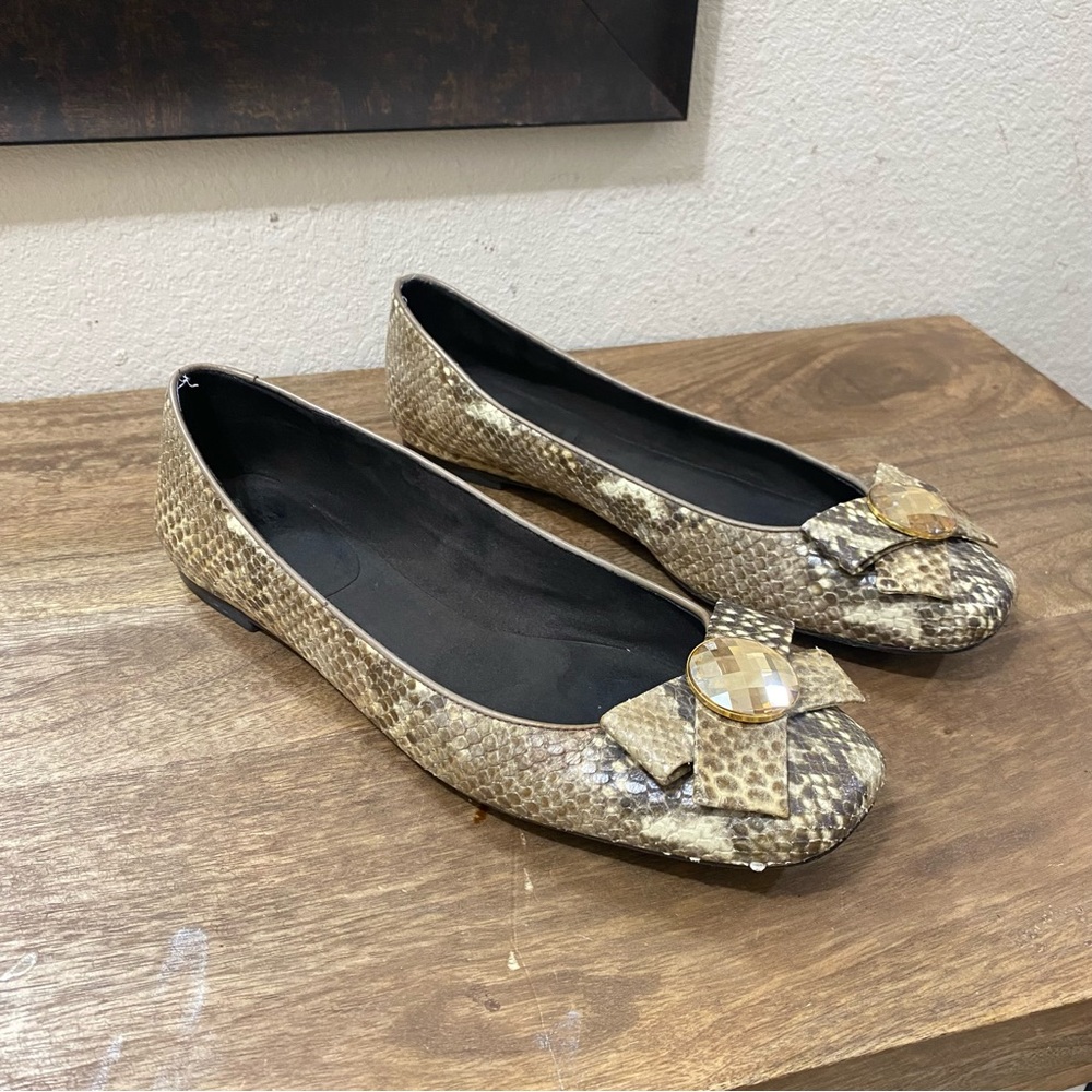Stuart Weitzman Faux Snake Skin Gold Jeweled Toe With Bow Flats Shoes Wmns Sz 10